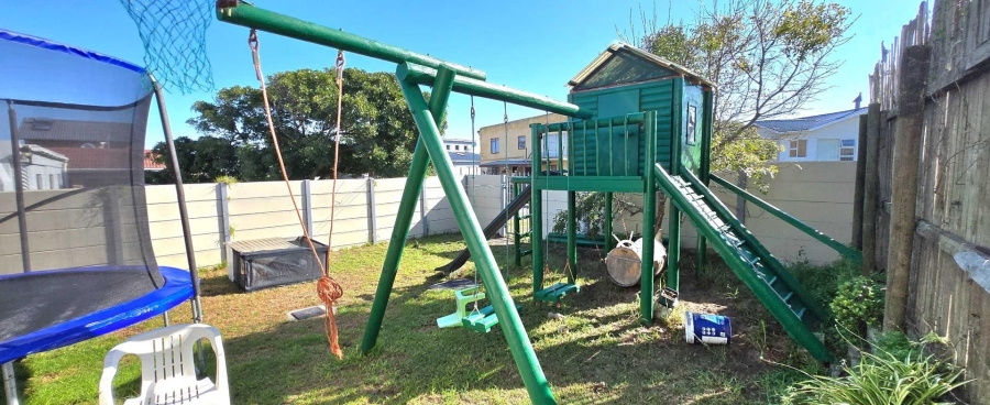 4 Bedroom Property for Sale in Franskraal Western Cape